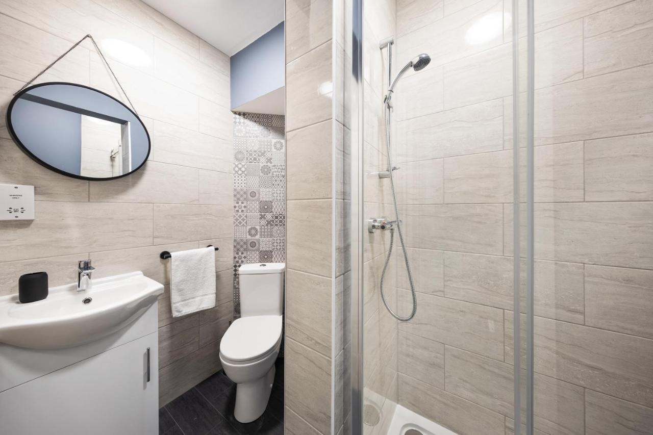 7 Bedroom House Ensuite Rooms, Fully Equipped Kitchen, Free Wifi, Tvs In All Rooms City Centre Close To A46 Inspire Homes Ковънтри Екстериор снимка
